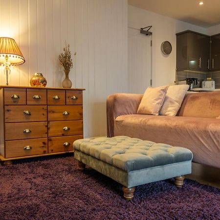 Cute 1 Bed Apartment 2 Mins From The Sea - Sleeps 4, Flat 8 The Gables, Church Street, Лайм-Реджис Екстер'єр фото