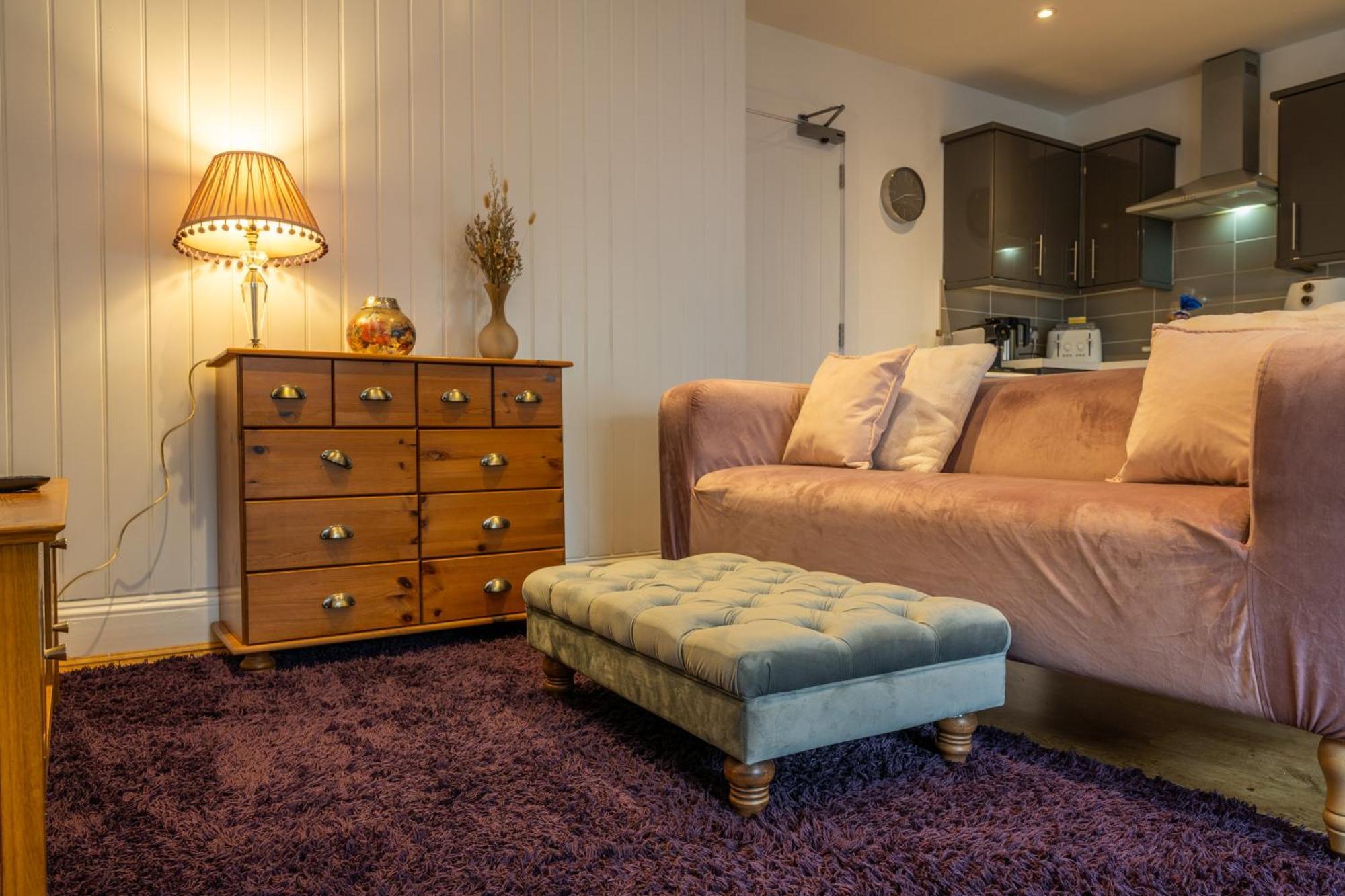 Cute 1 Bed Apartment 2 Mins From The Sea - Sleeps 4, Flat 8 The Gables, Church Street, Лайм-Реджис Екстер'єр фото
